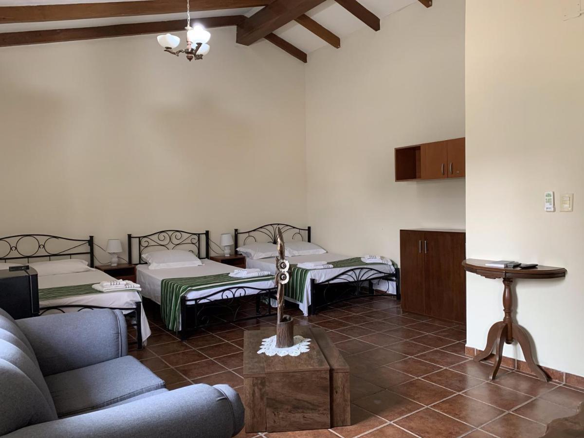 Lili'S Hostel Santa Cruz de La Sierra Luaran gambar