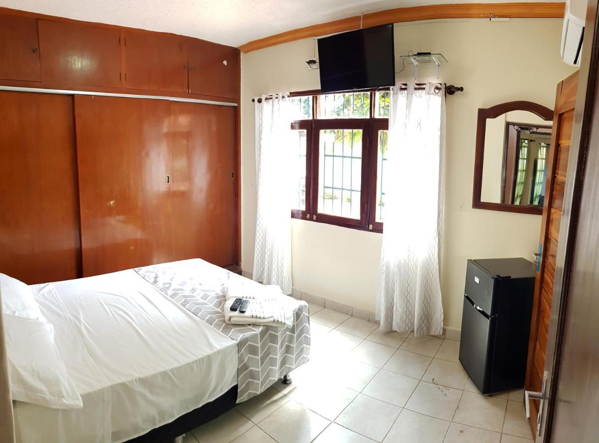 Lili'S Hostel Santa Cruz de La Sierra Luaran gambar