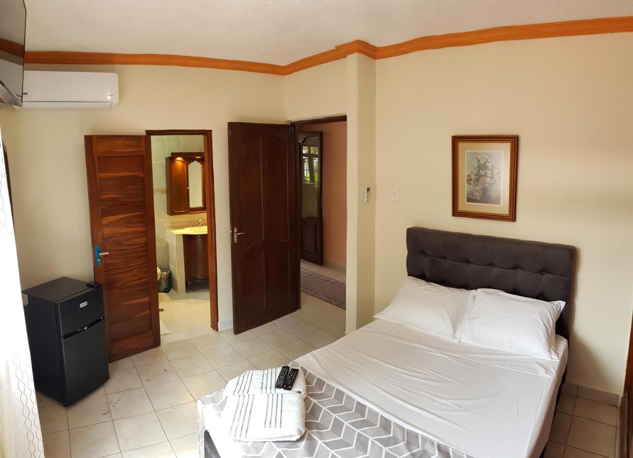 Lili'S Hostel Santa Cruz de La Sierra Luaran gambar