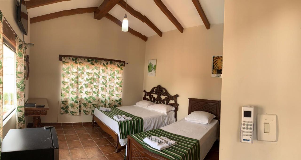 Lili'S Hostel Santa Cruz de La Sierra Luaran gambar