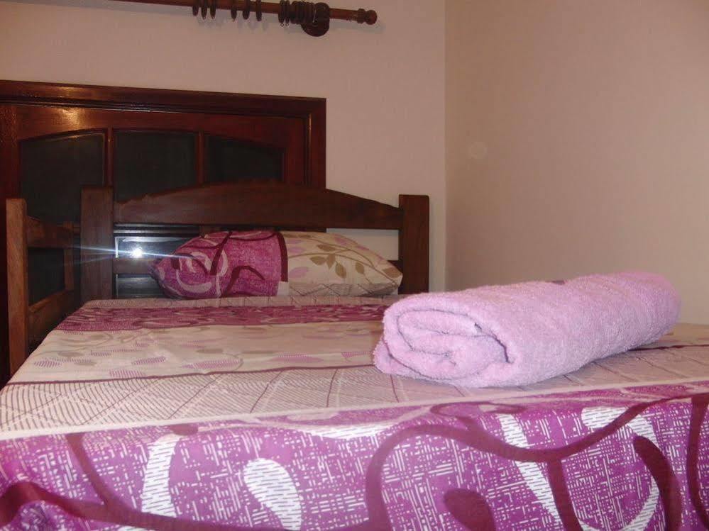 Lili'S Hostel Santa Cruz de La Sierra Luaran gambar
