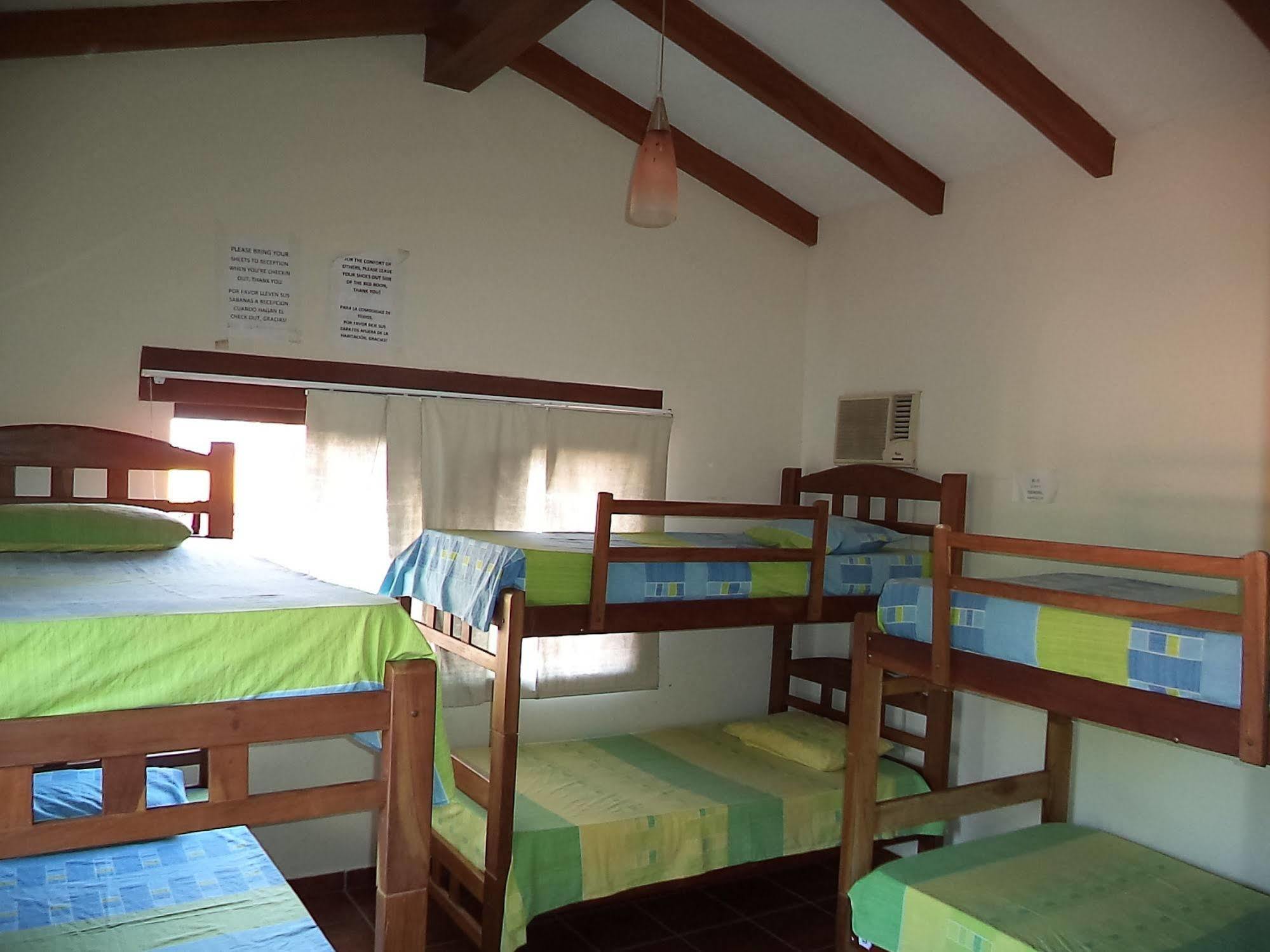 Lili'S Hostel Santa Cruz de La Sierra Luaran gambar