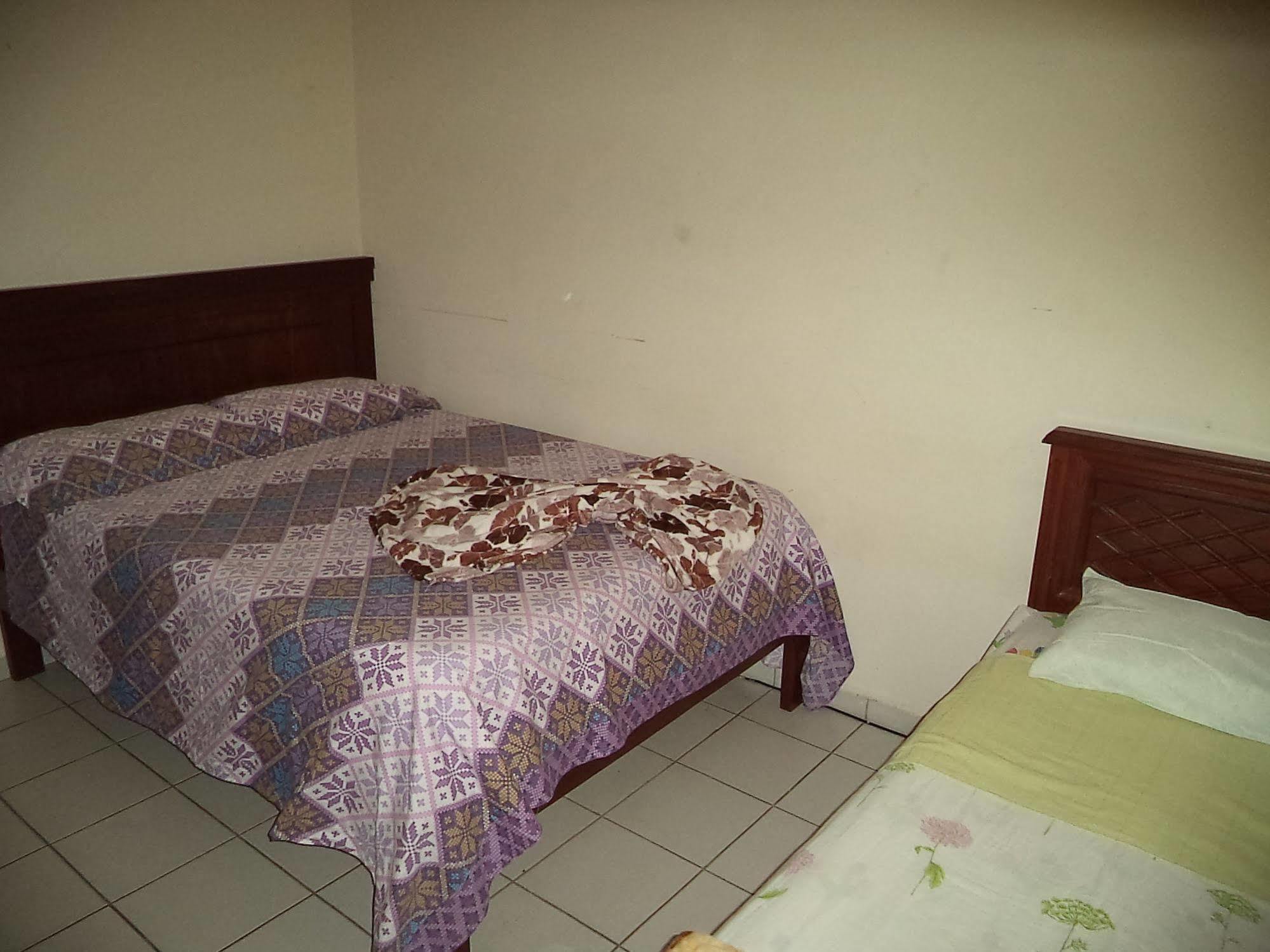 Lili'S Hostel Santa Cruz de La Sierra Luaran gambar